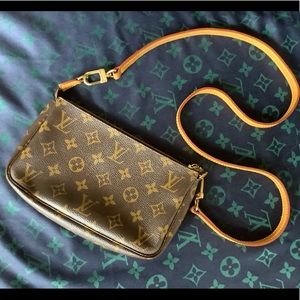 💯Louis Vuitton pochette w/ shoulder strap🤩